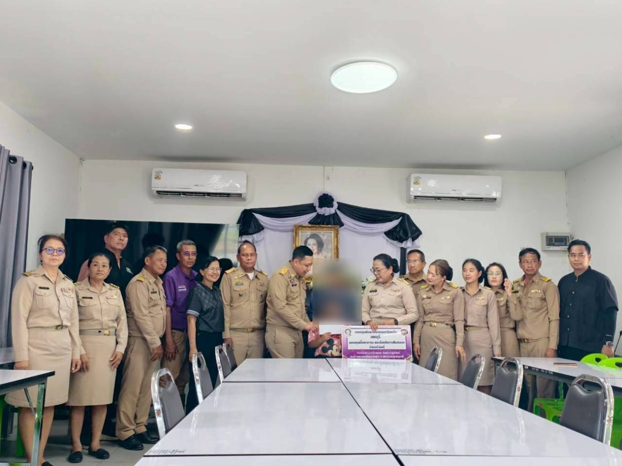 👧อำเภอบ้านหมี่ โดยสำนักงานพัฒนาชุมชนอำเภอบ้านหมี่ ร่วมมอบทุนพัฒนาเด็กชนบทในพระราชูปถัมภ์ สมเด็จพระเทพรัตนราชสุดาฯ สยามบรมราชกุมารี ในพื้นที่ตำบลพุคา 💜