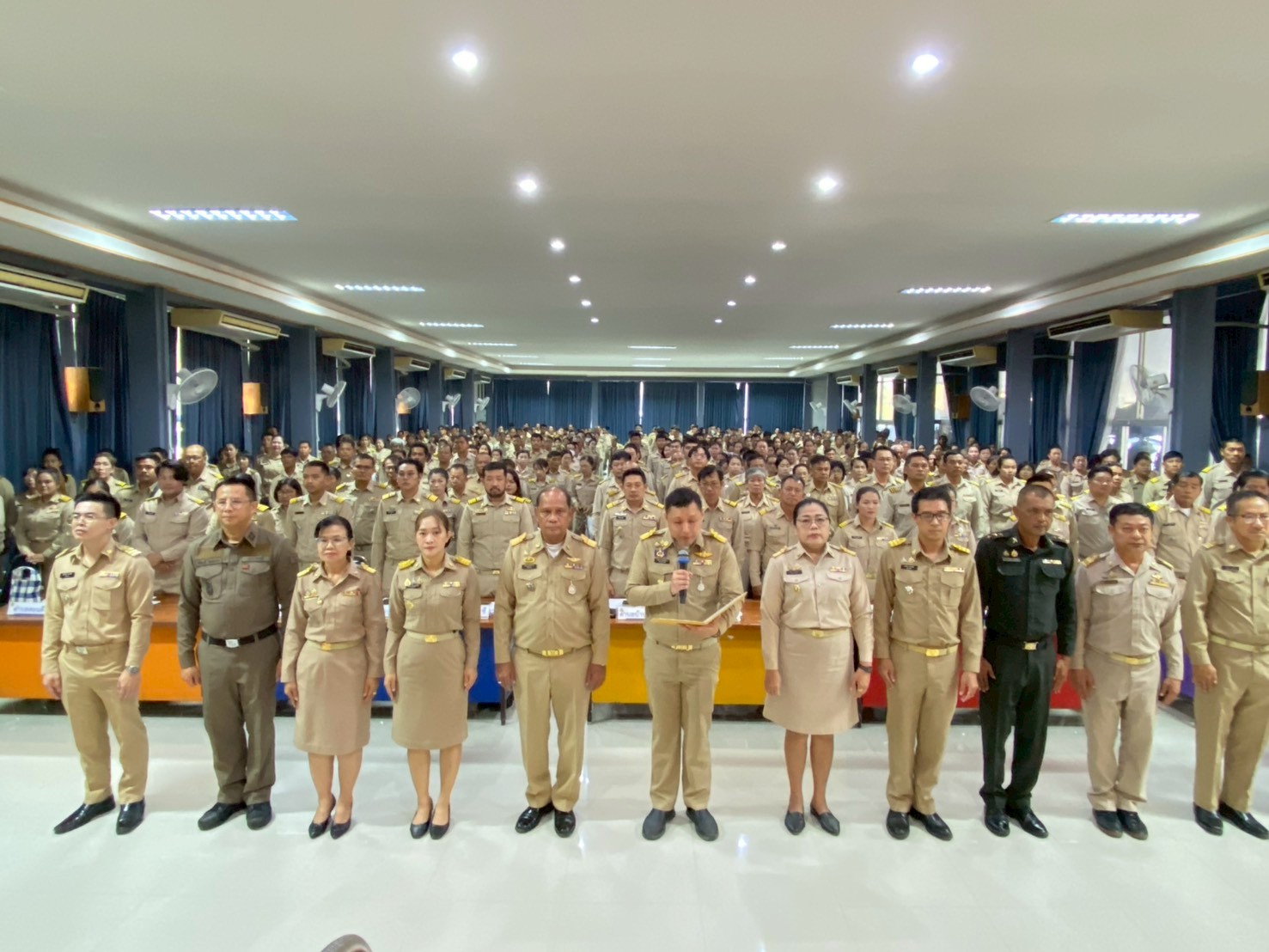 อำเภอบ้านหมี่ โดยสำนักงานพัฒนาชุมชนอำเภอบ้านหมี่ ร่วมประชุมกำนัน ผู้ใหญ่บ้าน ฯลฯ ประจำเดือนเมษายน 2569⭐️