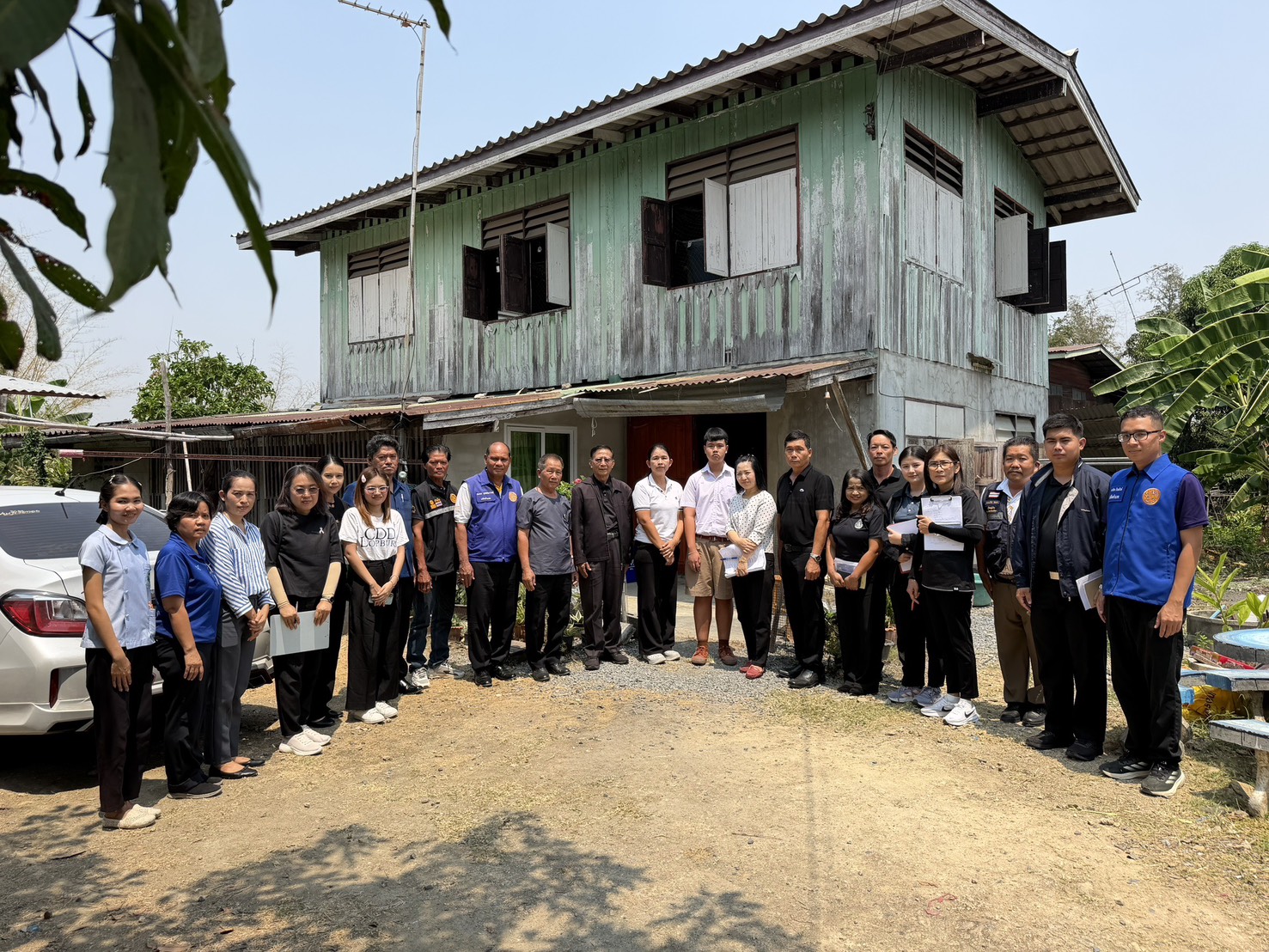  อำเภอบ้านหมี่ โดยสำนักงานพัฒนาชุมชนอำเภอบ้านหมี่ ร่วมลงพื้นที่เยี่ยมบ้านหมู่ที่ 1 ต.หนองกระเบียน เพื่อสอบทานข้อมูลเชิงประจักษ์ฯ การคัดเลือกนักเรียนเพื่อรับพระราชทานทุนการศึกษาตามโครงการทุนการศึกษาพระราชทาน ม.ท. รุ่นที่ 18 ปี 2569 จังหวัดลพบุรี