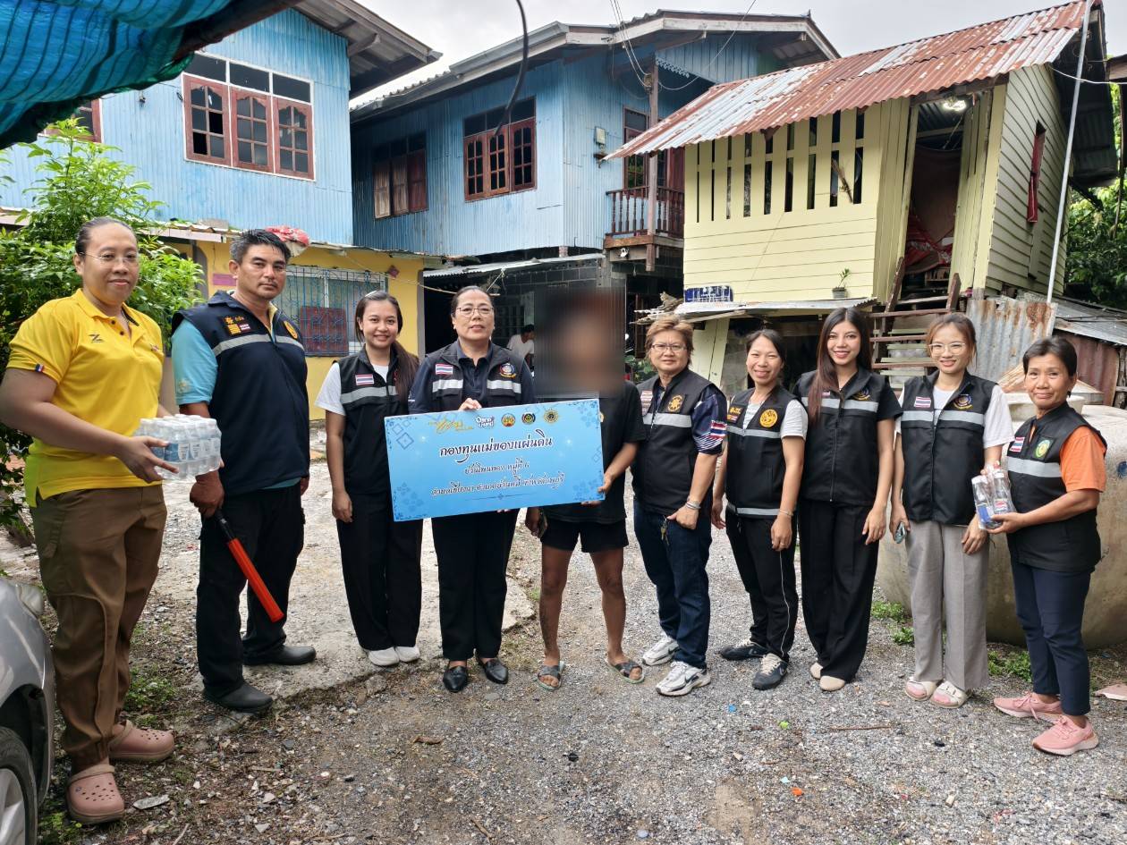 อำเภอบ้านหมี่ โดยสำนักงานพัฒนาชุมชนอำเภอบ้านหมี่ ร่วมปฏิบัติหน้าที่เยี่ยมบ้านสร้างขวัญร่วมกับคณะกรรมการกองทุนแม่ของแผ่นดินหมู่ที่ 6 ตำบลเชียงงา
