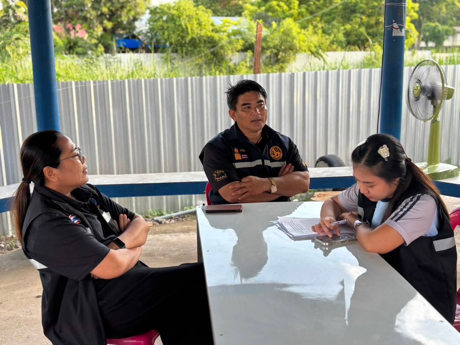 อำเภอบ้านหมี่ โดยสำนักงานพัฒนาชุมชนอำเภอบ้านหมี่ ร่วมปฏิบัติหน้าที่เยี่ยมบ้านสร้างขวัญร่วมกับคณะกรรมการกองทุนแม่ของแผ่นดินหมู่ที่ 6 ตำบลเชียงงา🩵