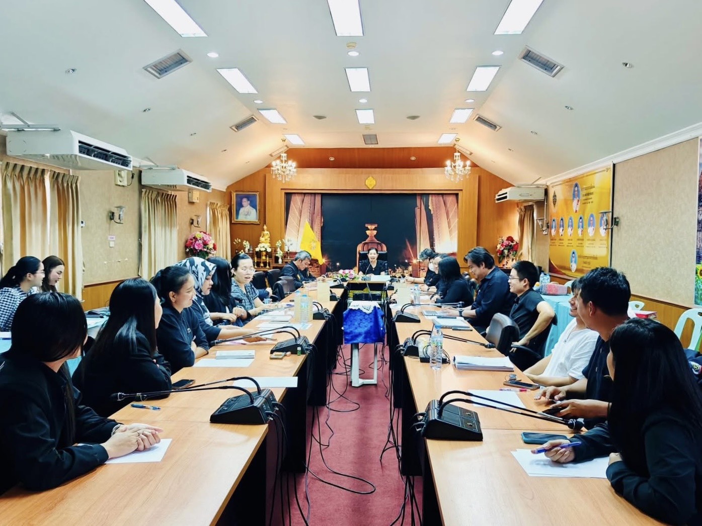 💻 อำเภอบ้านหมี่ โดยสำนักงานพัฒนาชุมชนอำเภอบ้านหมี่ เข้าร่วมประชุมเชิงปฏิบัติการ ยกร่างแผนพัฒนาชุมชนเชิงพื้นที่แบบบูรณาการระดับอำเภอ มุ่งสู่การพัฒนาที่ยั่งยืน
