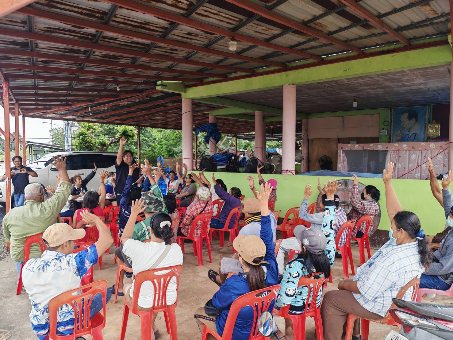 อำเภอบ้านหมี่ โดยสำนักงานพัฒนาชุมชนอำเภอบ้านหมี่ ให้คำปรึกษาและติดตามการดำเนินงาน โครงการแก้ไขปัญหาความยากจน (กข. คจ.) 💸📝